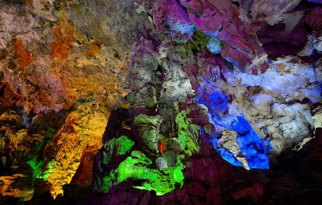 Thien Canh Son Cave - Bai Tu Long Bay