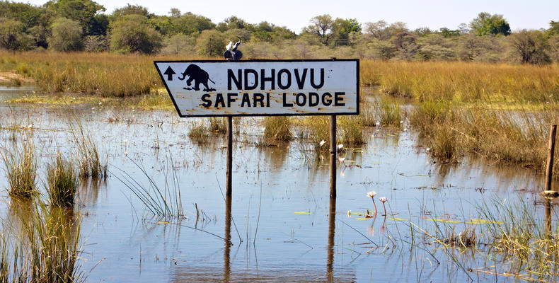 Ndhovu Safari Lodge - Sign Board