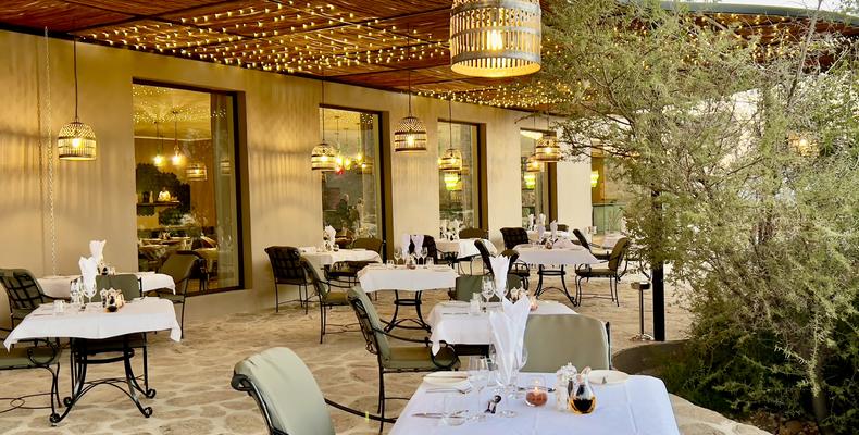 Outside-Dining-Hohenstein-Lodge