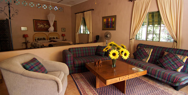 Lounge Of the Elephant Suite