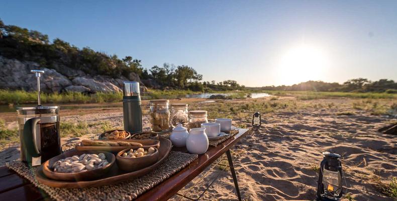 Breakfast stop in the bush