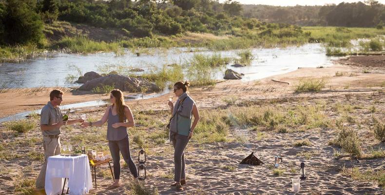 Breakfast stop in the bush