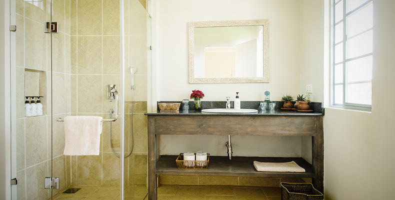 Katambuga House bathroom