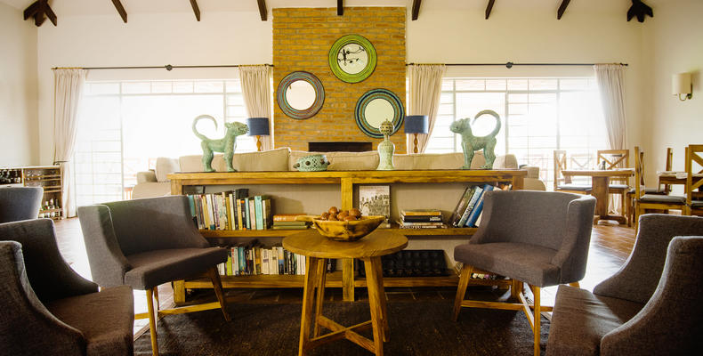 Katambuga House - Lounge / Dining area