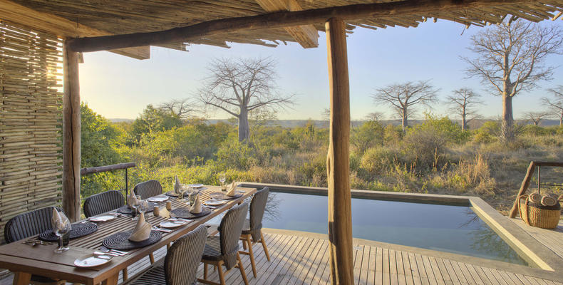 Jabali Private House - Poolside Dining