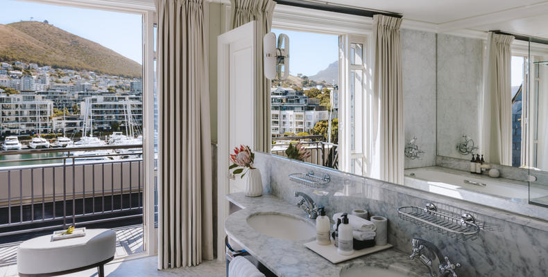 Waterfront Suite Bathroom
