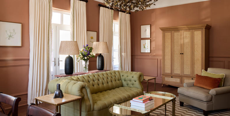 Deluxe One Bedroom Suite - Lounge