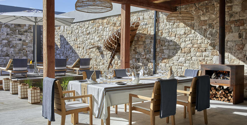 Morukuru Beach Lodge - lunch is served in the sheltered courtyard