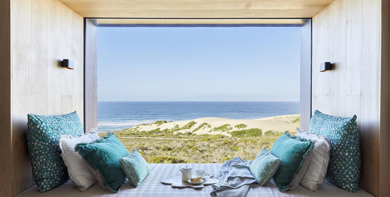 Morukuru Beach Lodge - Daybed with a view