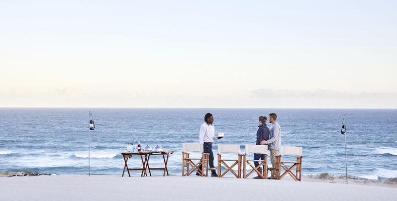 Morukuru Beach Lodge - Sundowners in the sand dunes