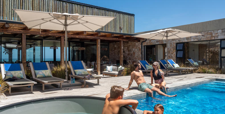 Morukuru Beach Lodge - courtyard with pool and hottub