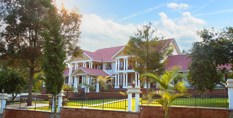 Outside view of Salinero Millie Lodge
