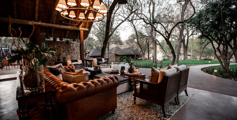 Dulini Moya - Main Lounge