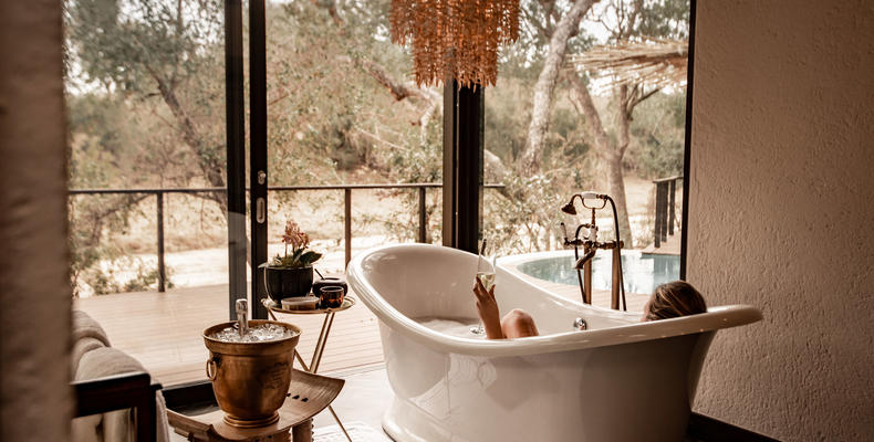 Dulini Moya - Bath Tub
