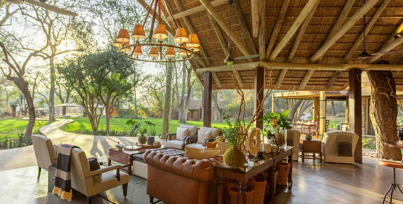 Dulini Moya - Main Lounge