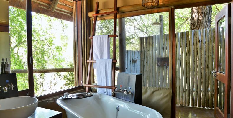 Rhino Post Safari Lodge - Bush Suites 