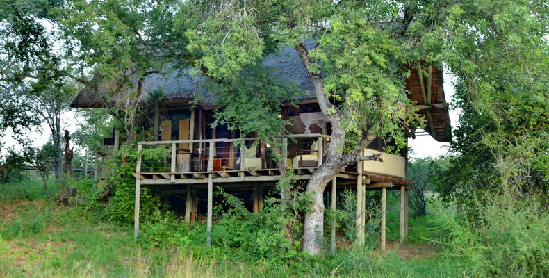 Rhino Post Safari Lodge - Bush Suites 