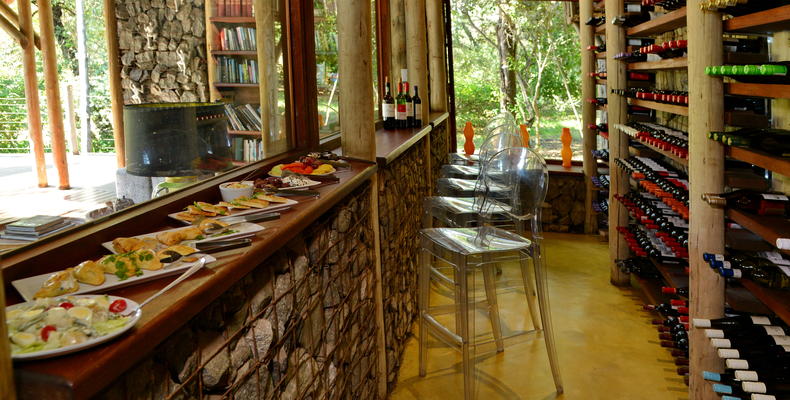 Rhino Post Safari Lodge - Dining