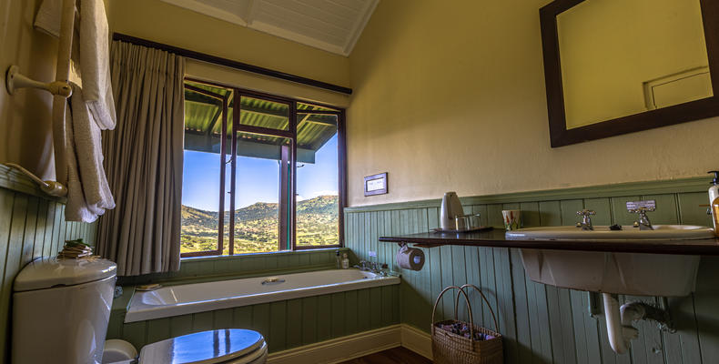 Twin Cottage Bathroom