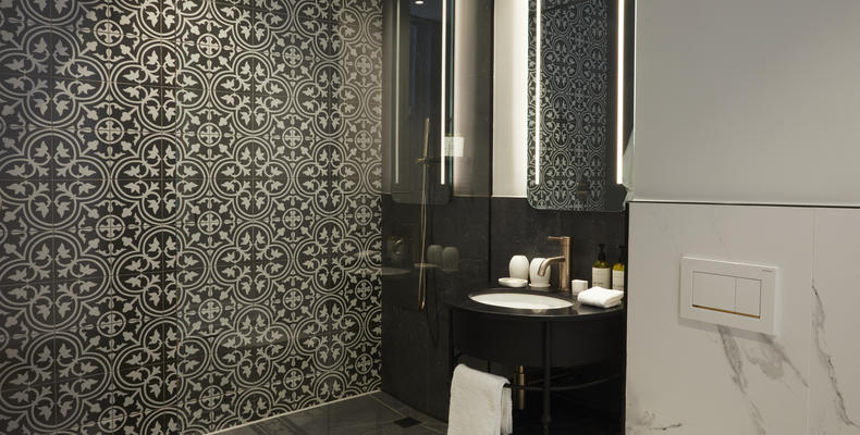 Classic Rooms Bathroom 