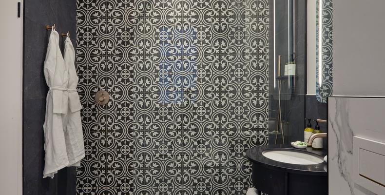 Family Suite Bathroom 