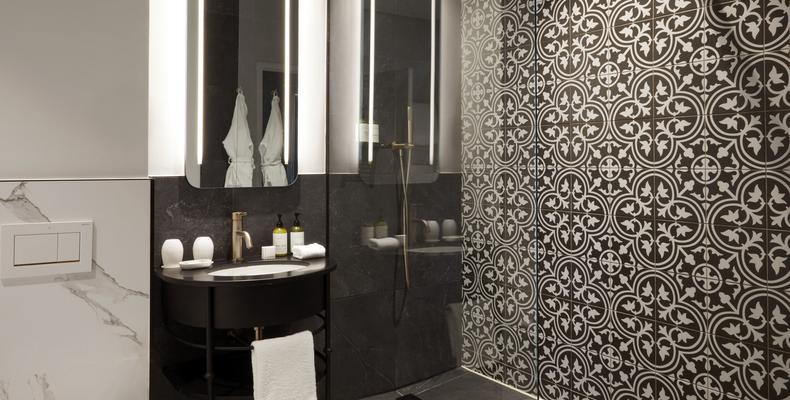 Junior Sea-facing Bathroom