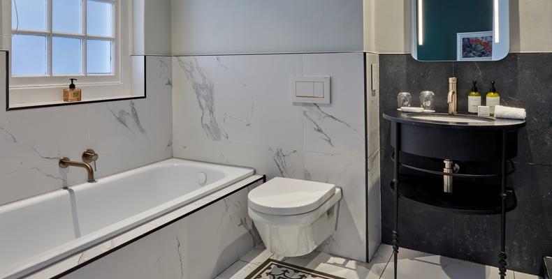 Junior Suite Bathroom