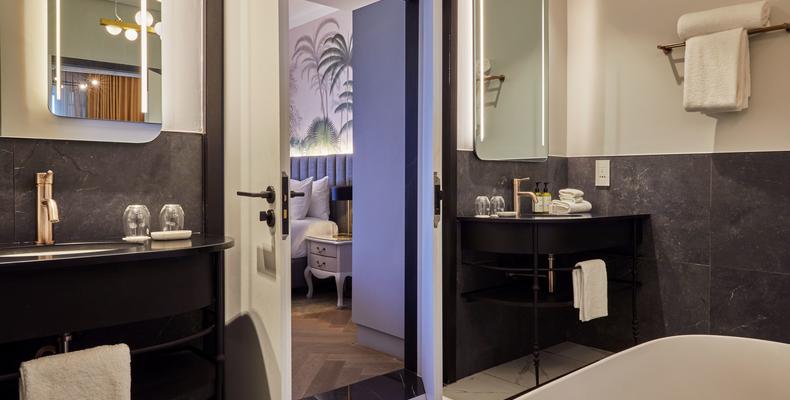  Premium Luxury Suite Bathroom