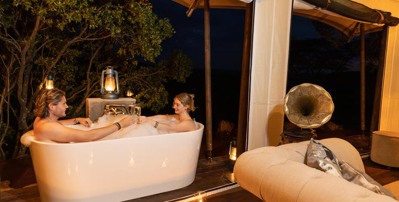 Luxury Honeymoon Tent outdoor bath