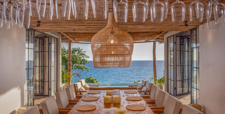 Oceanview Villa - Private Dining Area