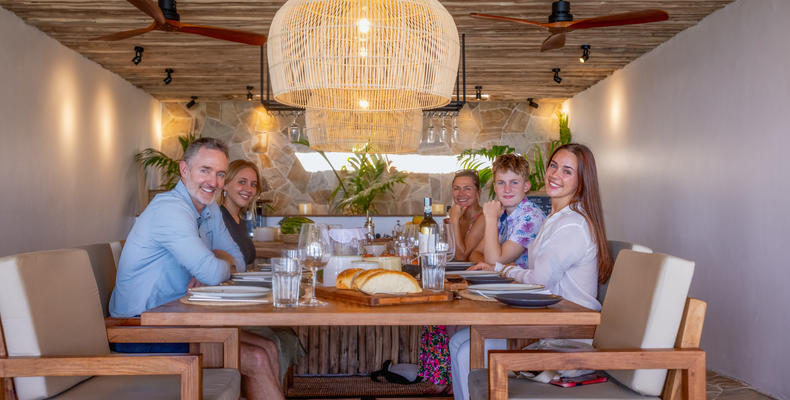 Oceanview Villa - Family Dinner