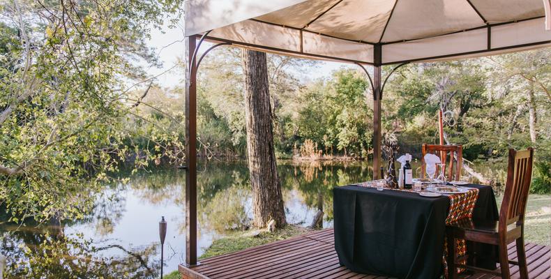 Lakeside Dining 