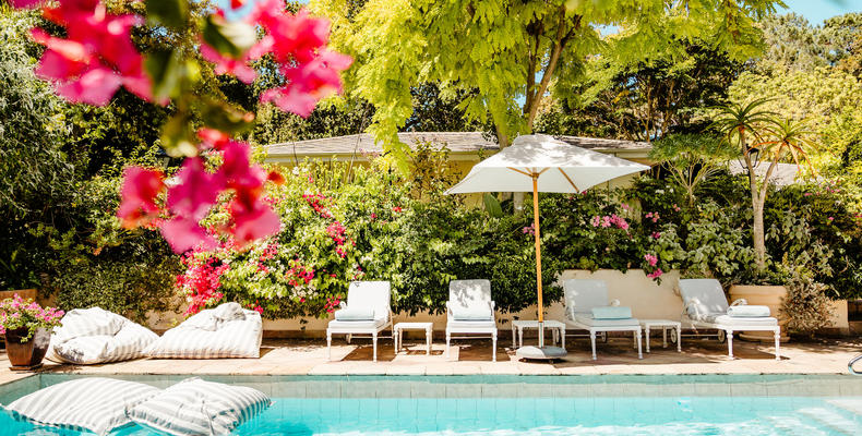 pool area 