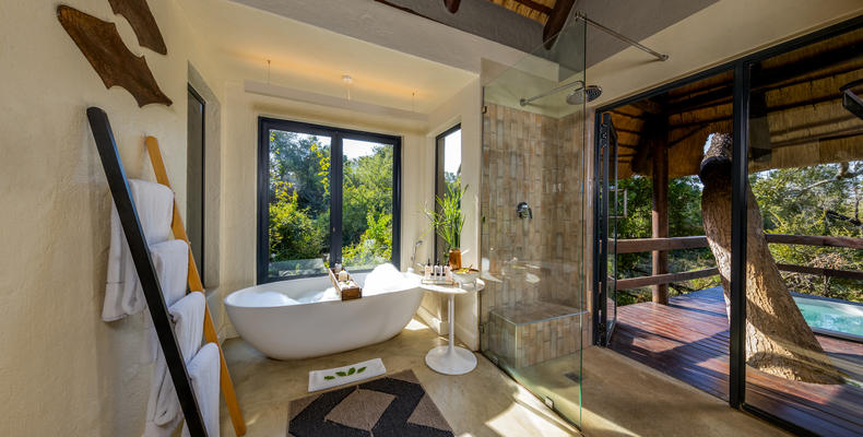 Luxury Suite - En-suite Bathroom