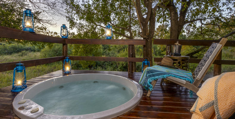 Luxury Suite Heated Jacuzzi