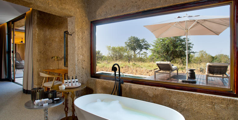 Amber Villa Main Bathroom