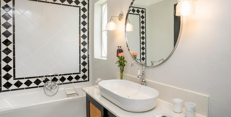 Executive Zambezi River Room bathroom