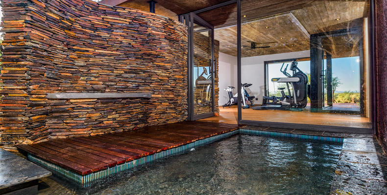 Madikwe Safari Lodge - Gym with a view