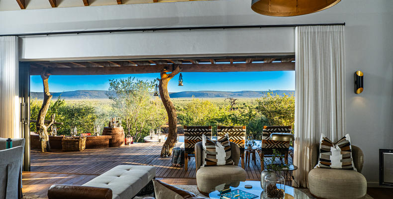 Elela Villa - Lounge deck view