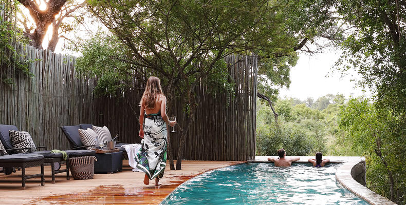 Londolozi Pioneer Camp - Evening sundowners by the pool 