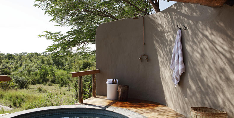 Varty Camp Chalet - outdoor shower