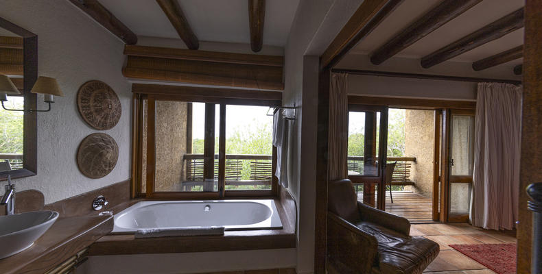 Kapama River Lodge Standard Courtyard Suite bathroom