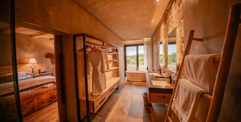 Kapama River Lodge Deluxe Suite Bathroom