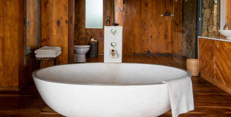 Sayari - Guest tent bathroom interior