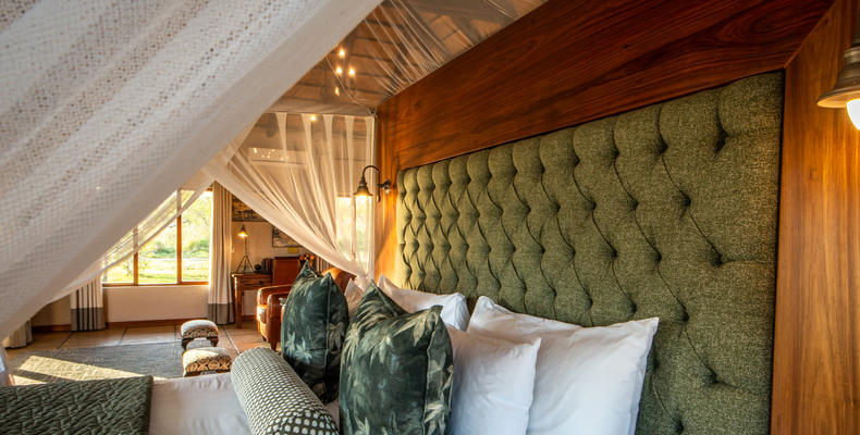 Arathusa Bush facing suite