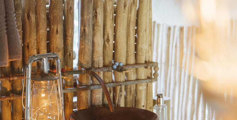 Beautifully rustic bathoom