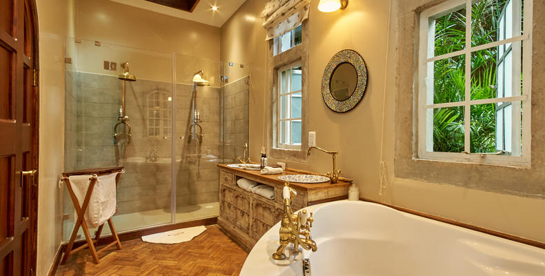 Giraffe Manor Rooms