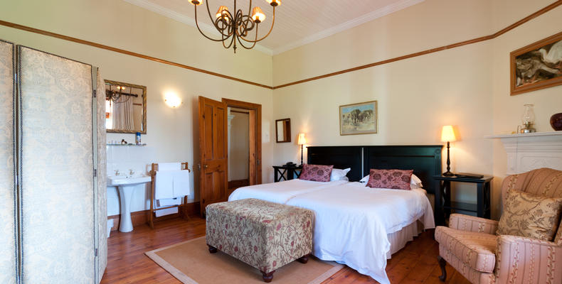 Leeuwenbosch Country Lodge - Twin Room