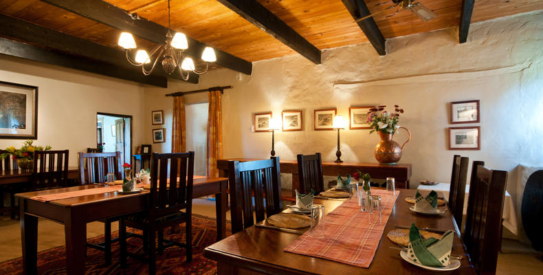 Leeuwenbosch Country Lodge - Dining Area