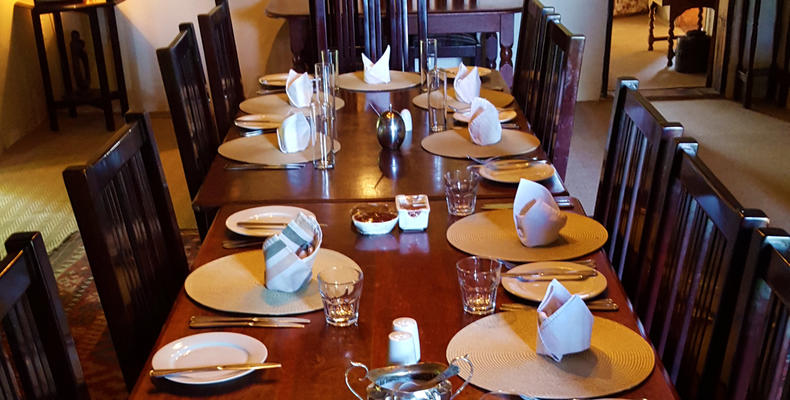 Leeuwenbosch Country Lodge - Dining area